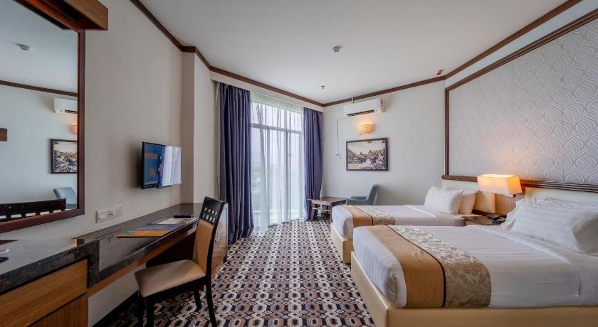 Deluxe Town View (Room Only)