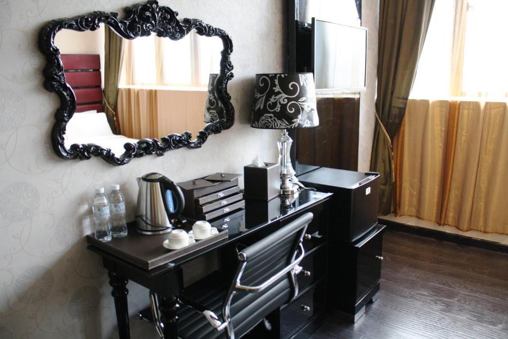 Honeymoon Suite