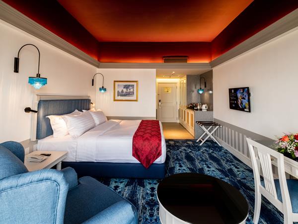 Deluxe Room (King/Twin)