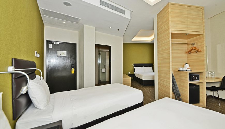 Deluxe Twin/Queen (Higher Floor) with Breakfast