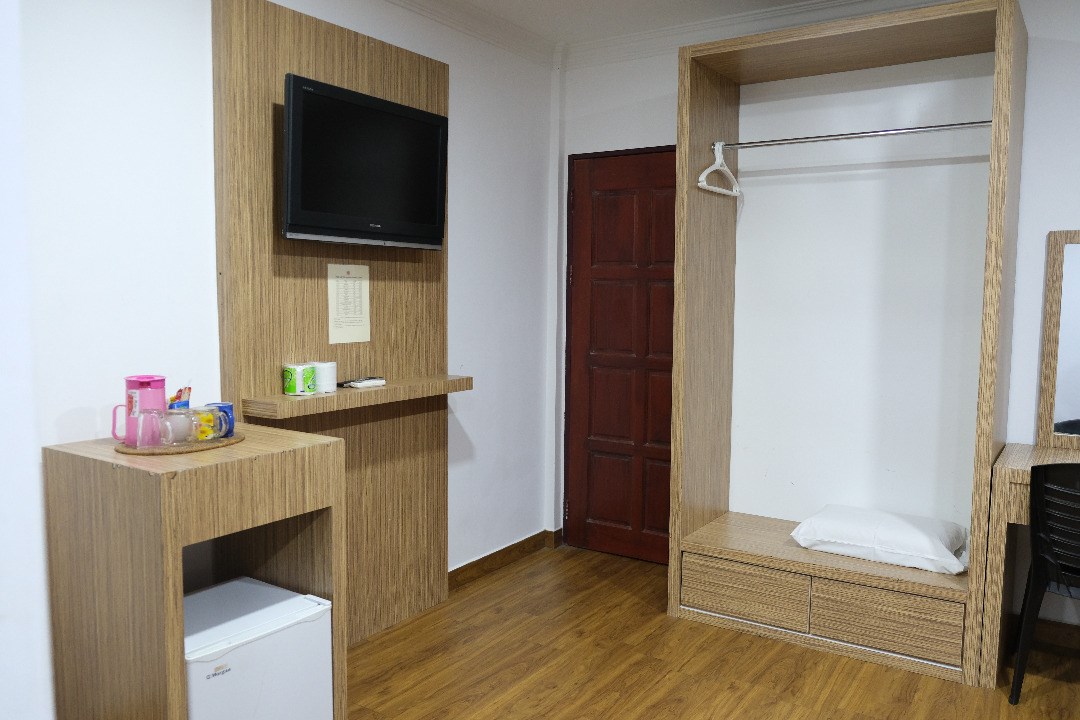 Deluxe Room (Building)