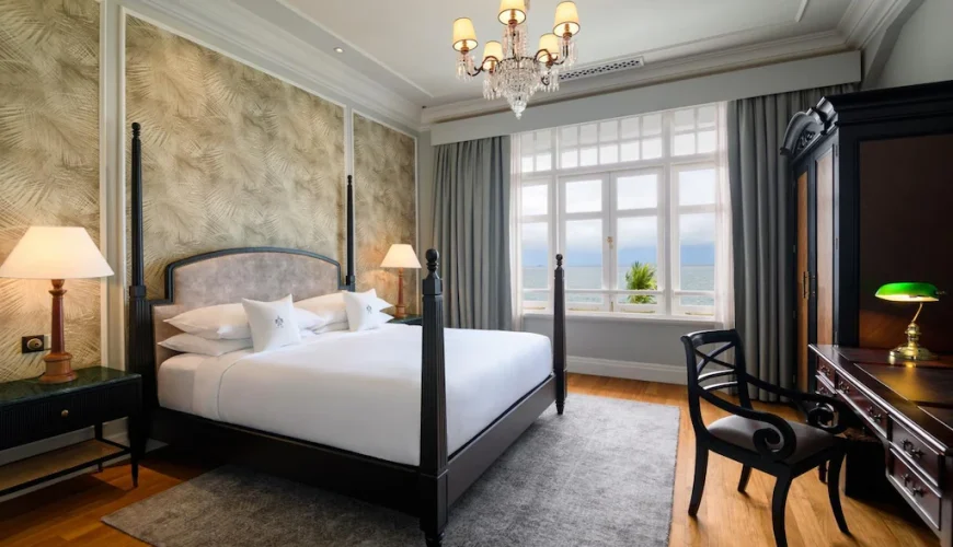 Straits Suite