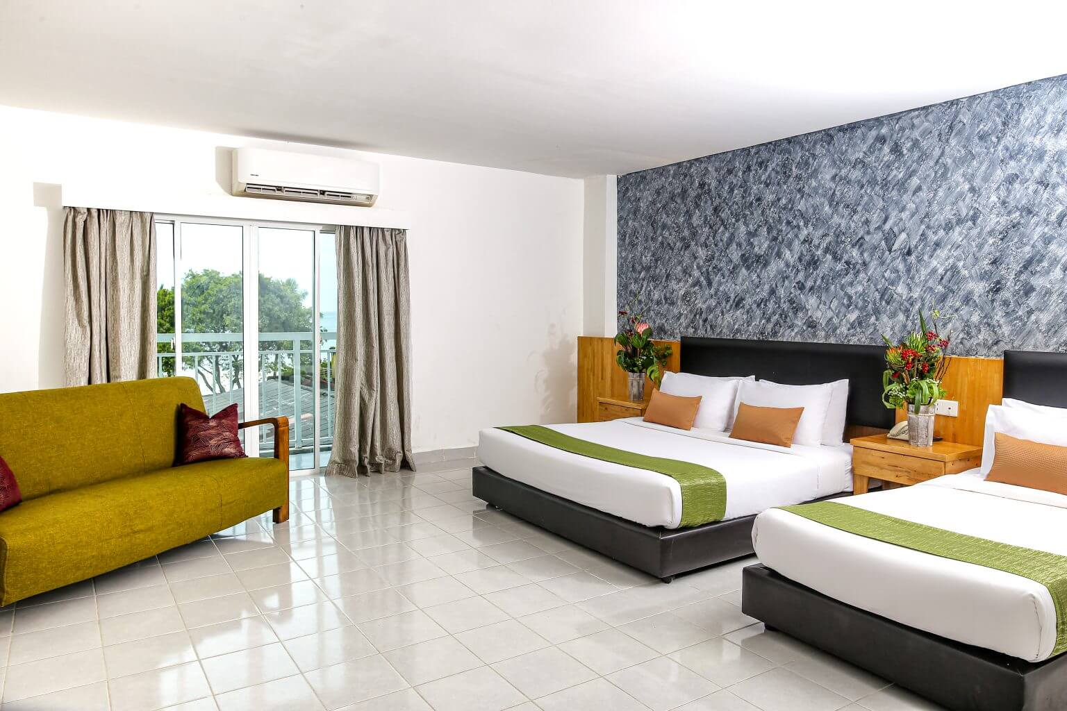 Junior Suite Triple (Seaview)