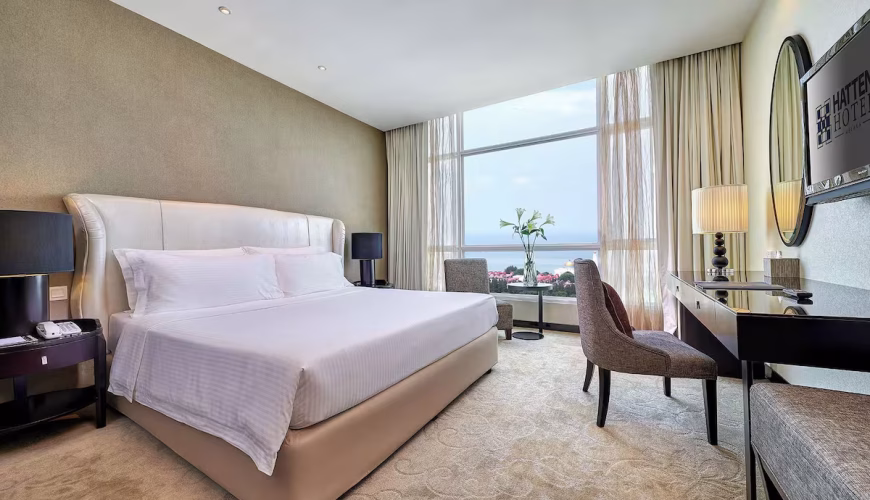 Deluxe Suite (With Breakfast)