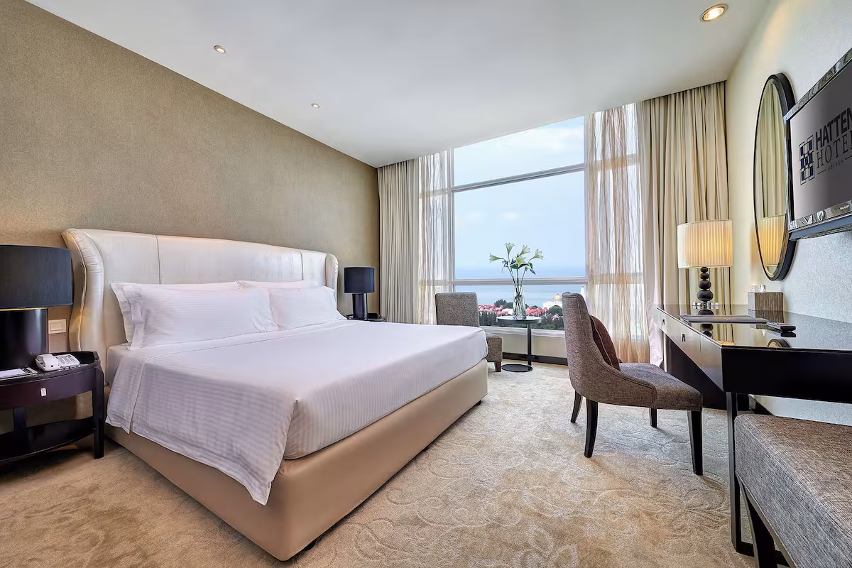 Deluxe Suite (With Breakfast)