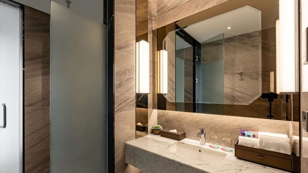Premium Pool Suite