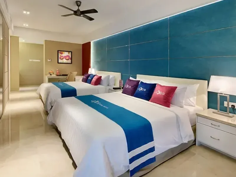 Premium Pool Suite