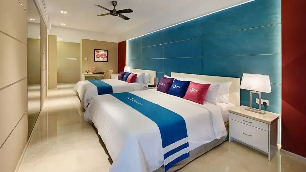 Premium Pool Suite