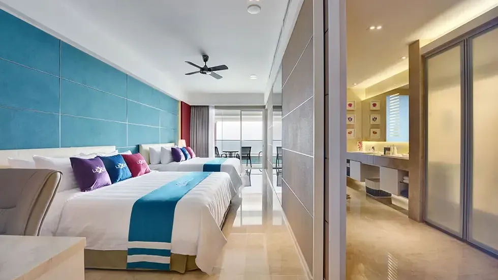 Premium Pool Suite