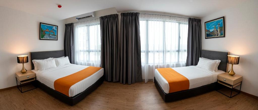Deluxe Triple Suite