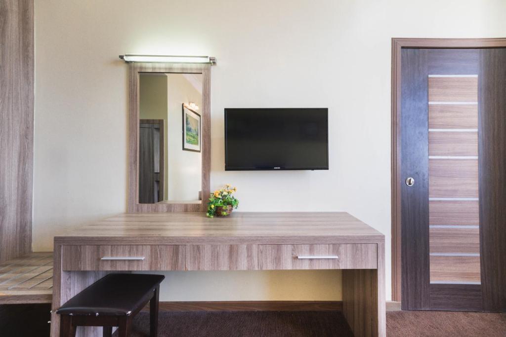 Deluxe Seaview (Room Only)