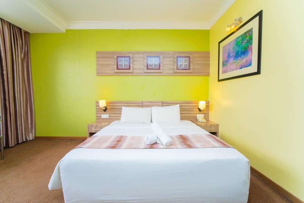 Superior Hillview (Room Only)