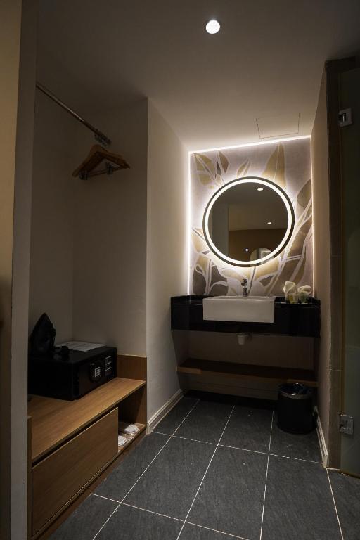 Premier King Suite