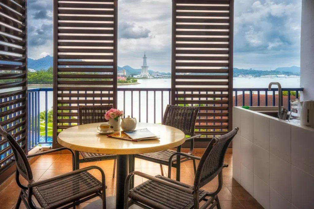 Executive Family Seaview (With Breakfast)