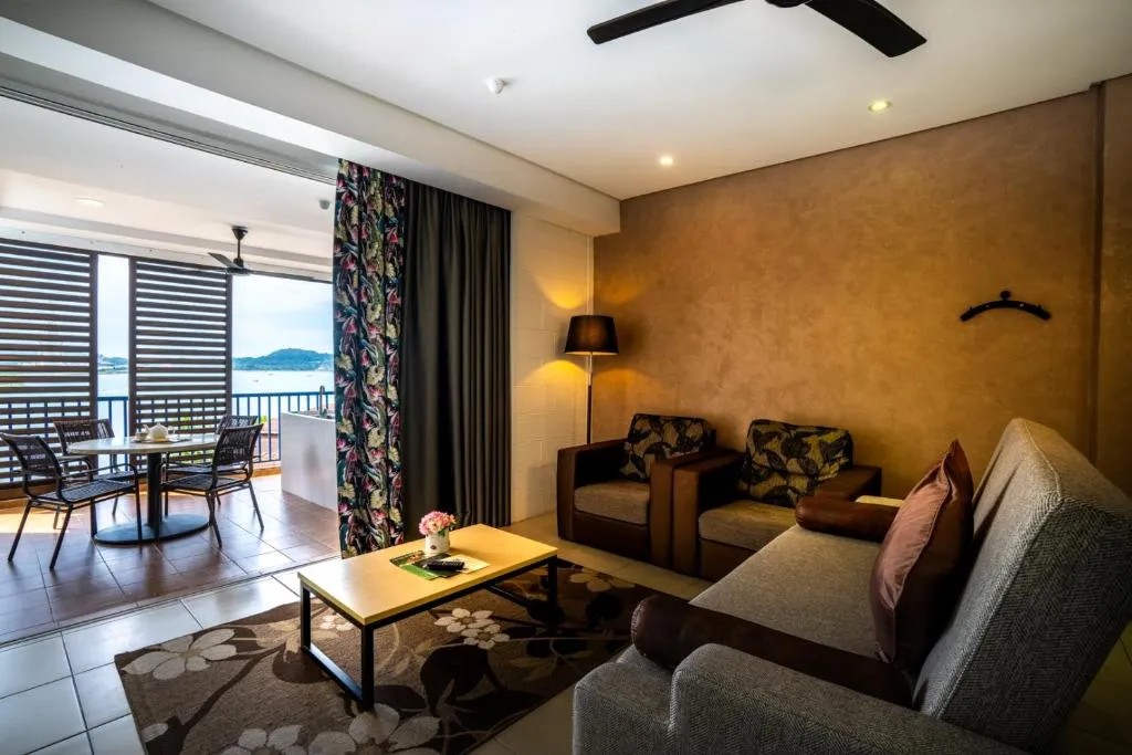 Executive Family Seaview (With Breakfast)