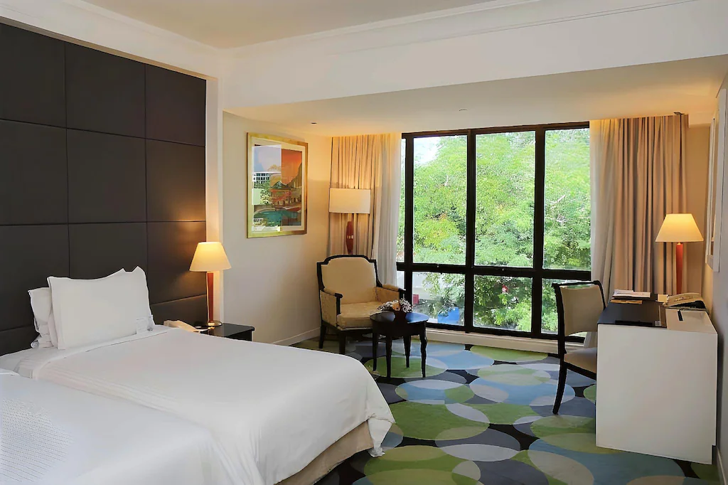 Deluxe Room (With Breakfast)