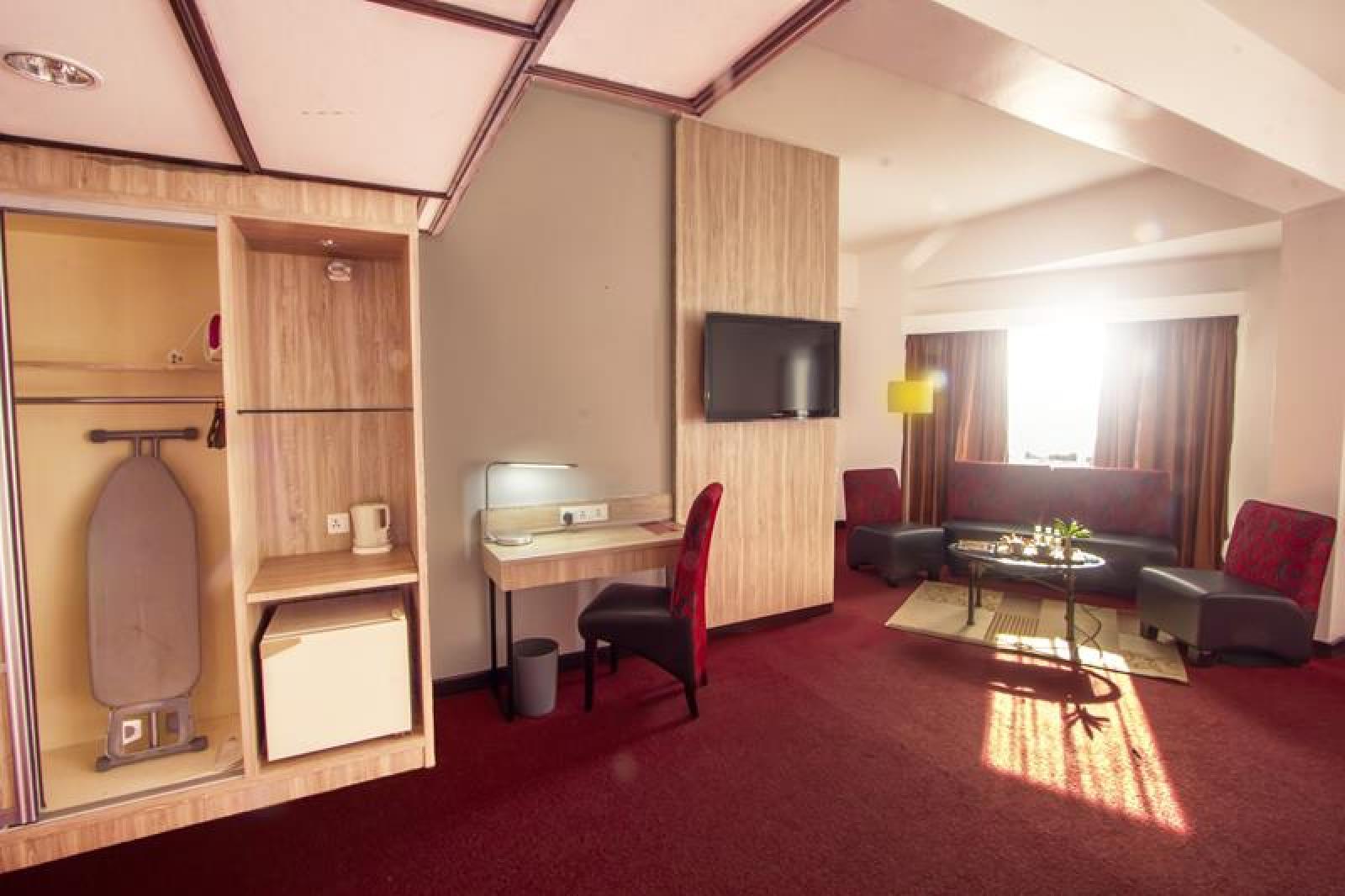 Junior Suite (With Breakfast)