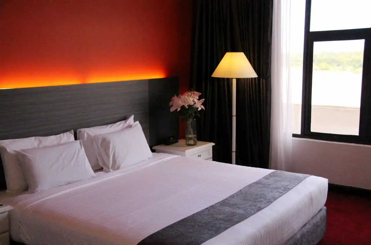Suite (With Breakfast)