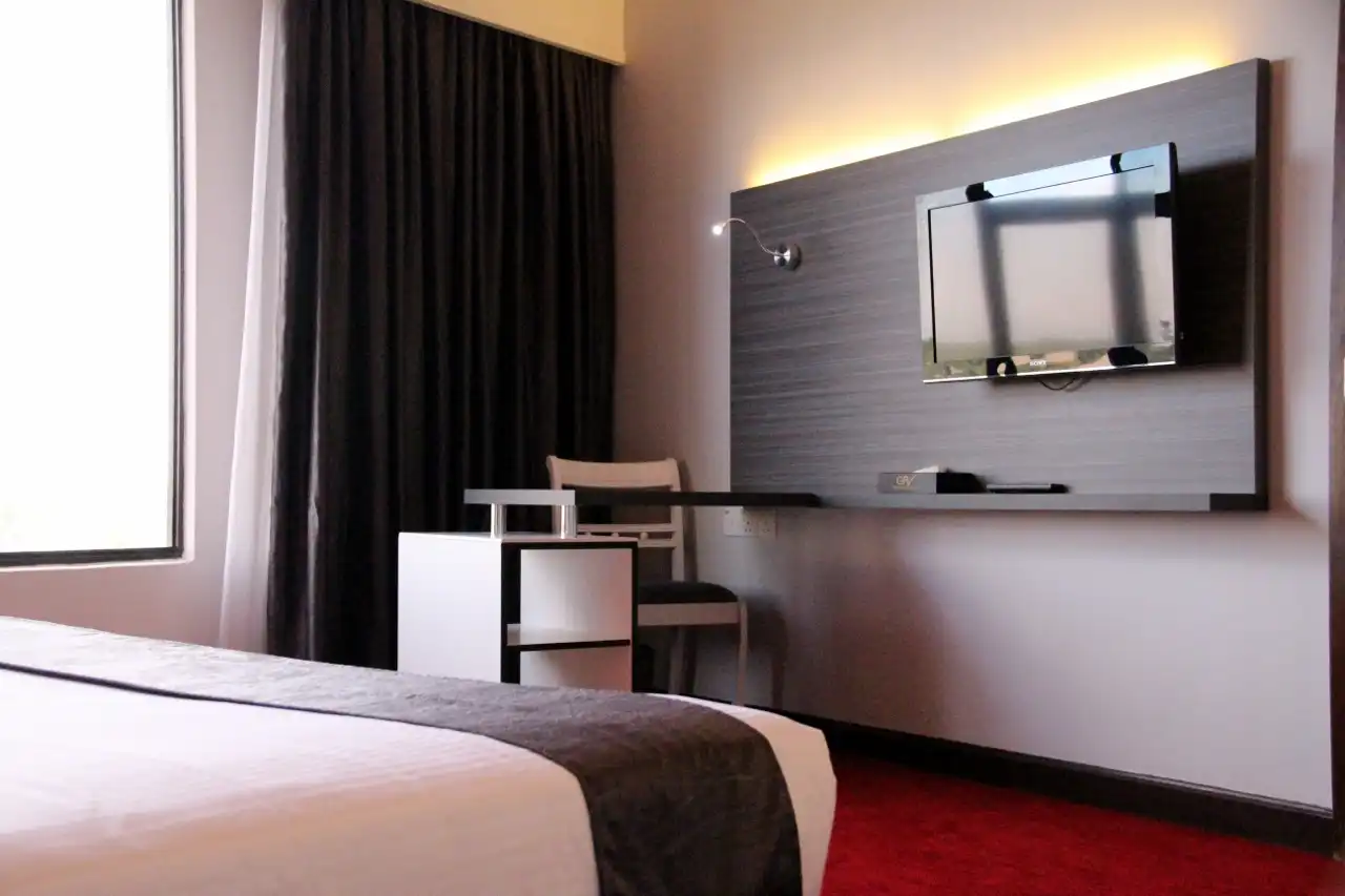 Suite (With Breakfast)