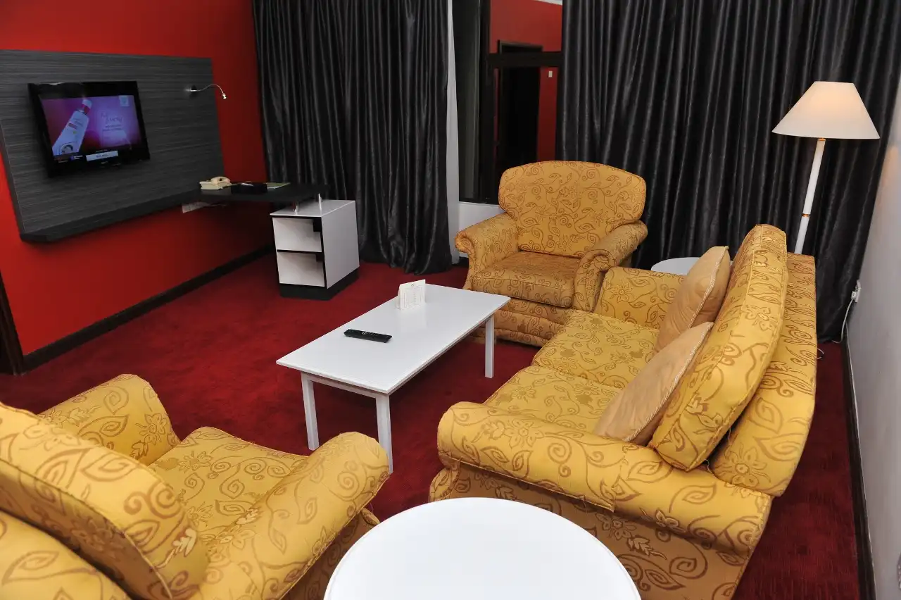 Suite (With Breakfast)