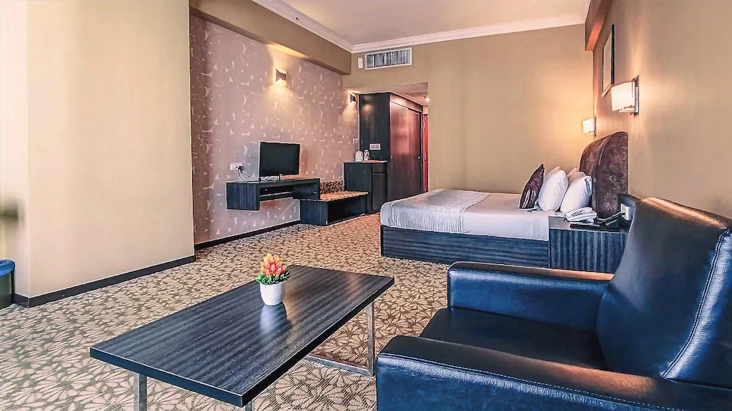 Deluxe Room (With Breakfast)