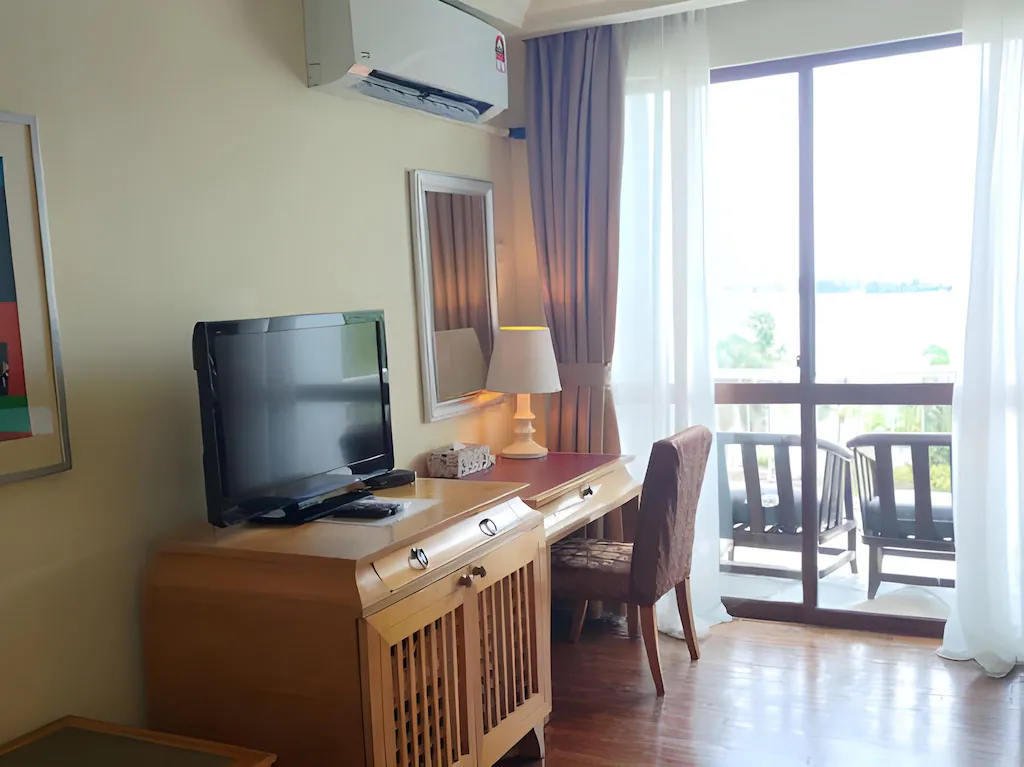 Water Chalet (Room Only)