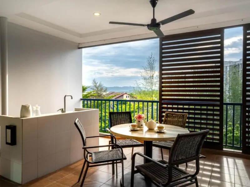 Family Studio Seaview (With Breakfast)
