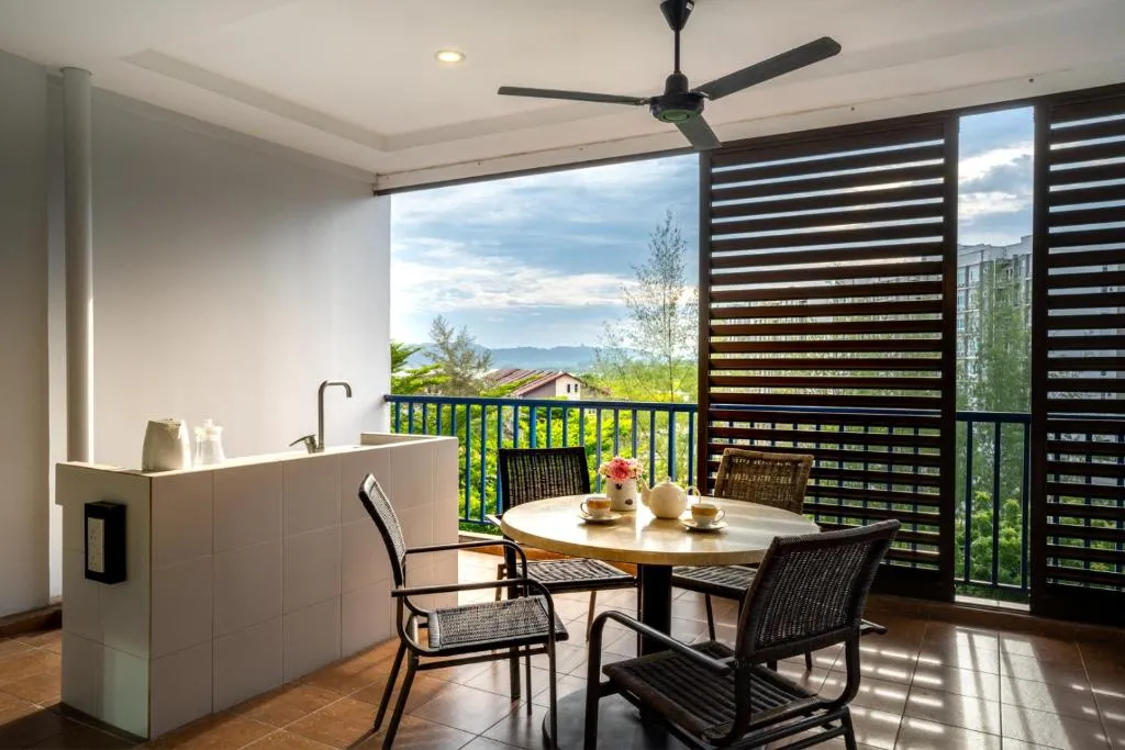 Family Studio Suite (With Breakfast)