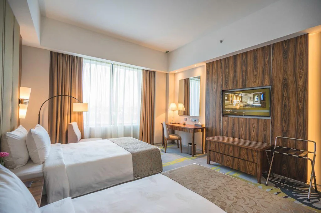 Deluxe Single/Double (High Occupancy)