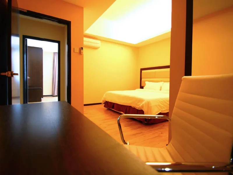 2 Bedroom Suite (Triple/Family)
