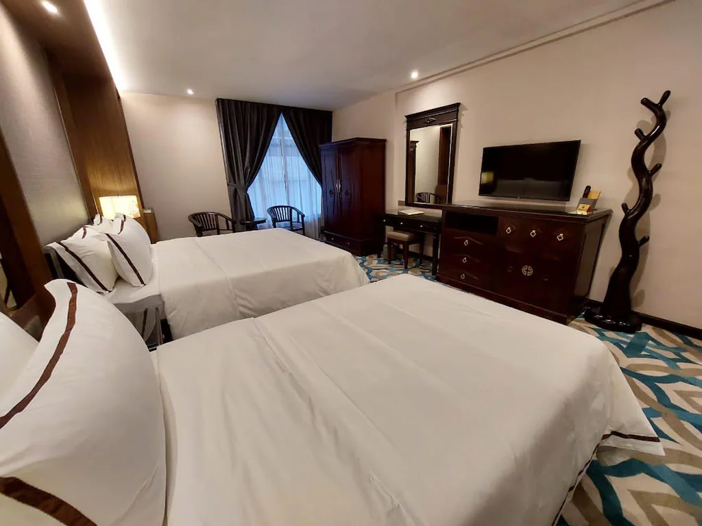 Executive 4 (2 Queen)  Room Only