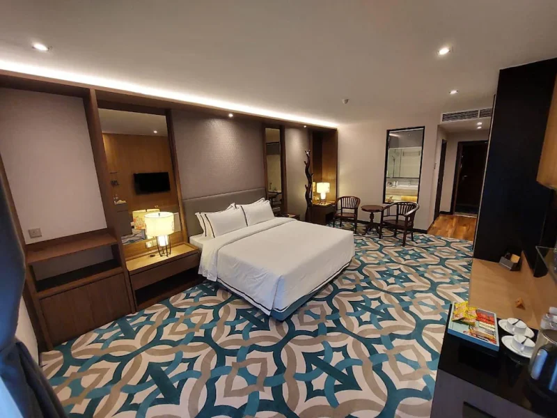 Executive 2 (1 King)  Room with Breakfast