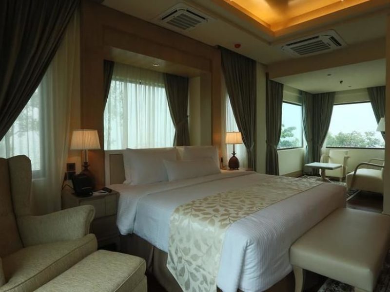 Ocean Suite (with Balcony)