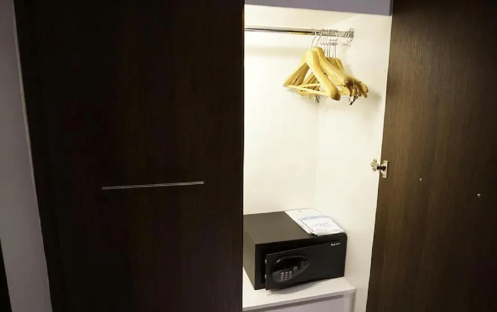 Superior (Twin/Queen) Room Only
