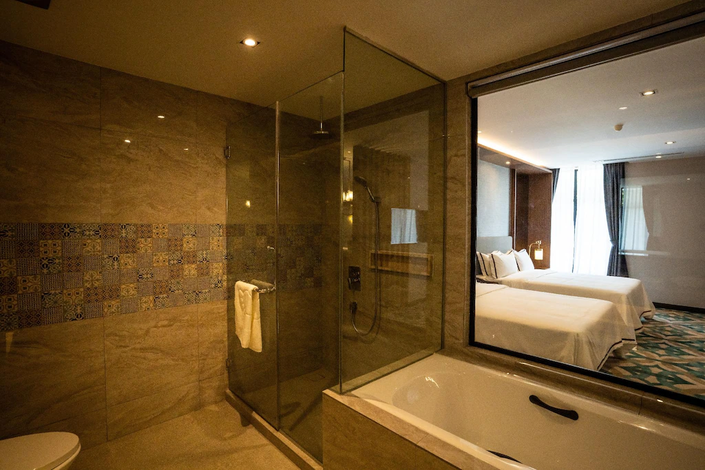 Executive 4 (2 Queen)  Room Only