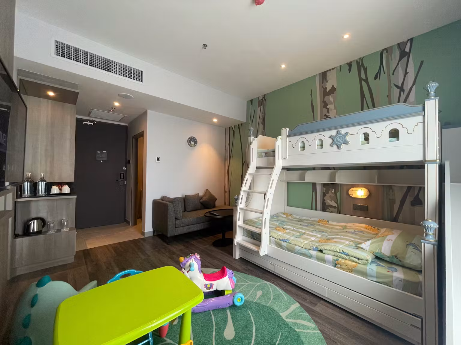 Family Room (With Breakfast)