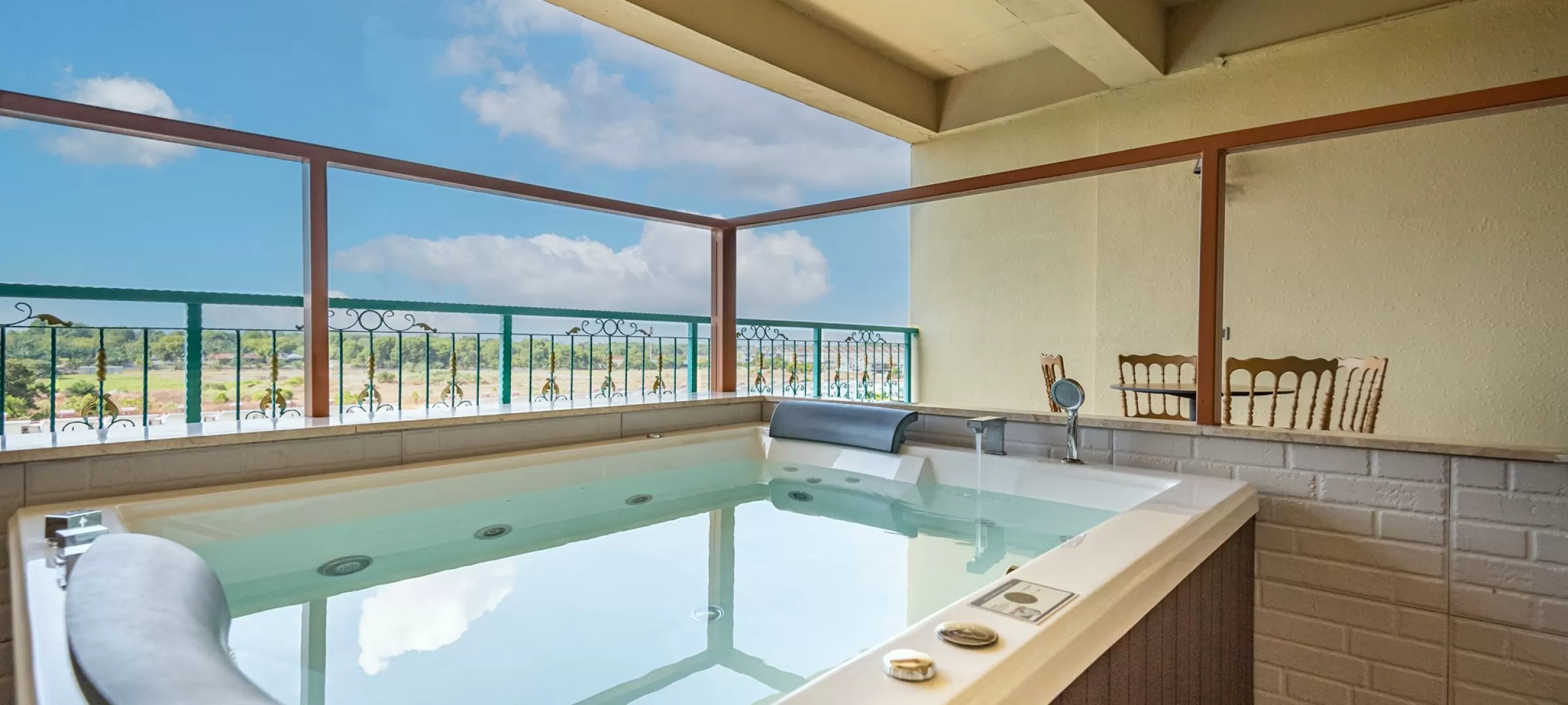 Deluxe Jacuzzi