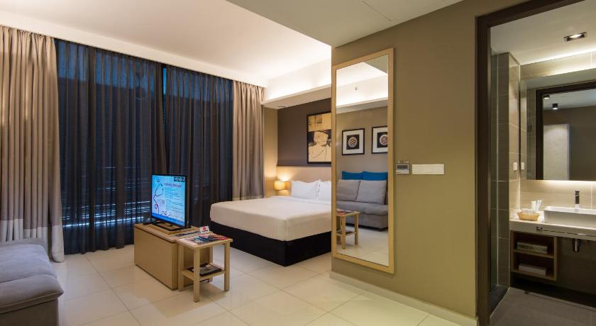 Poolside Suite