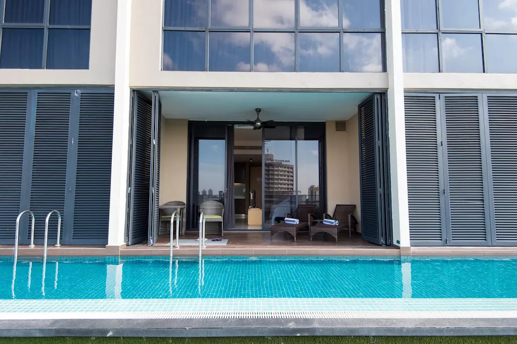 Poolside Suite