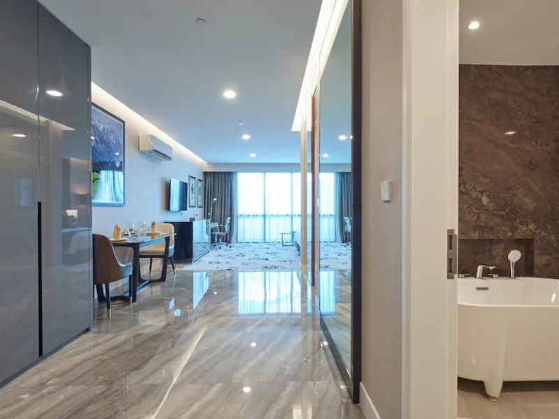 Grand Premier King (Room with Breakfast)