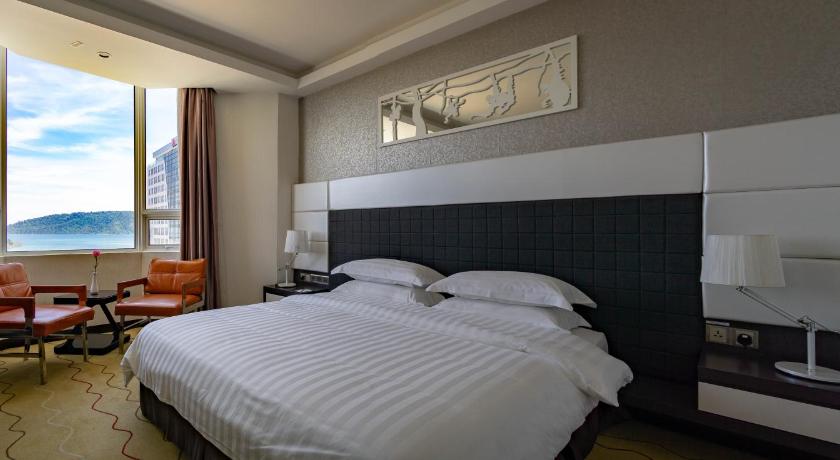 Deluxe Room (With Breakfast)