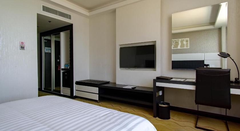 Deluxe Room (With Breakfast)